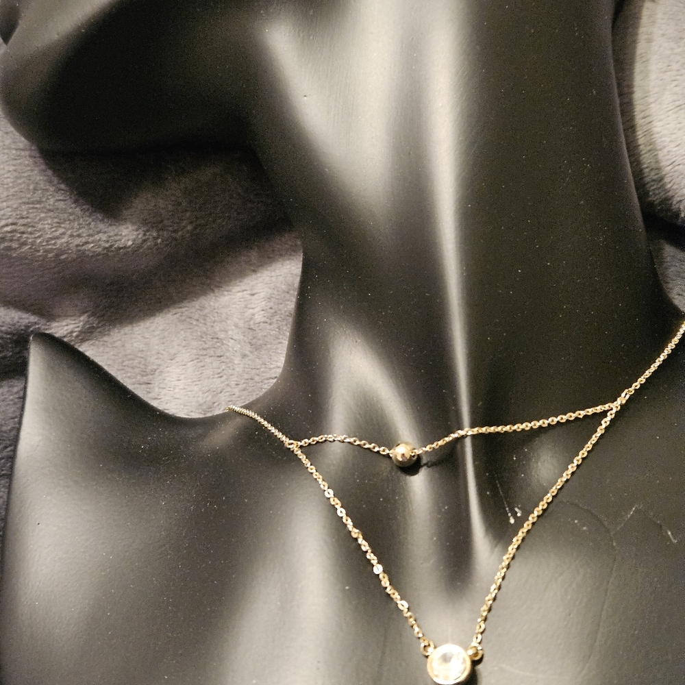 Elegant Gold Necklace with Crystal Pendant